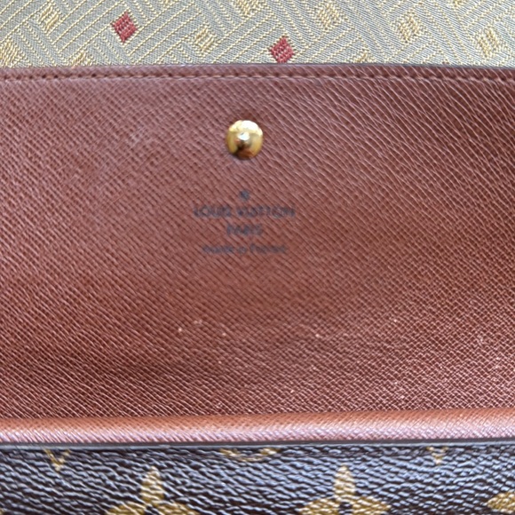 AUTHENTIC LOUIS VUITTON MONOGRAM SARAH WALLET ~ FULL SIZE ~ OODLES of STORAGE - Picture 7 of 16